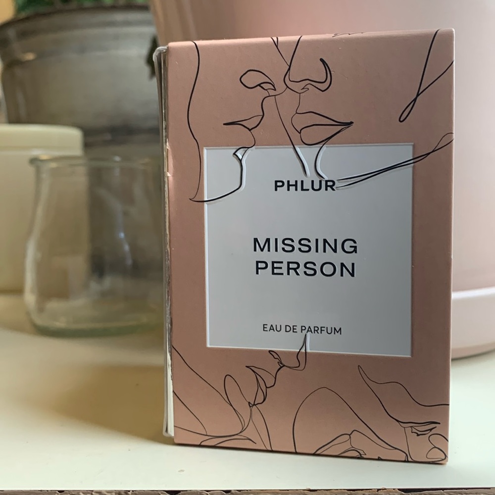 Phlur eau de parfum, magical scent of floral musk.
